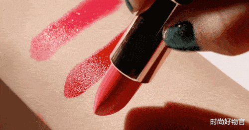 上海市 戚薇的“口红”火了,原以为辣眼,看清后却惊艳众人!