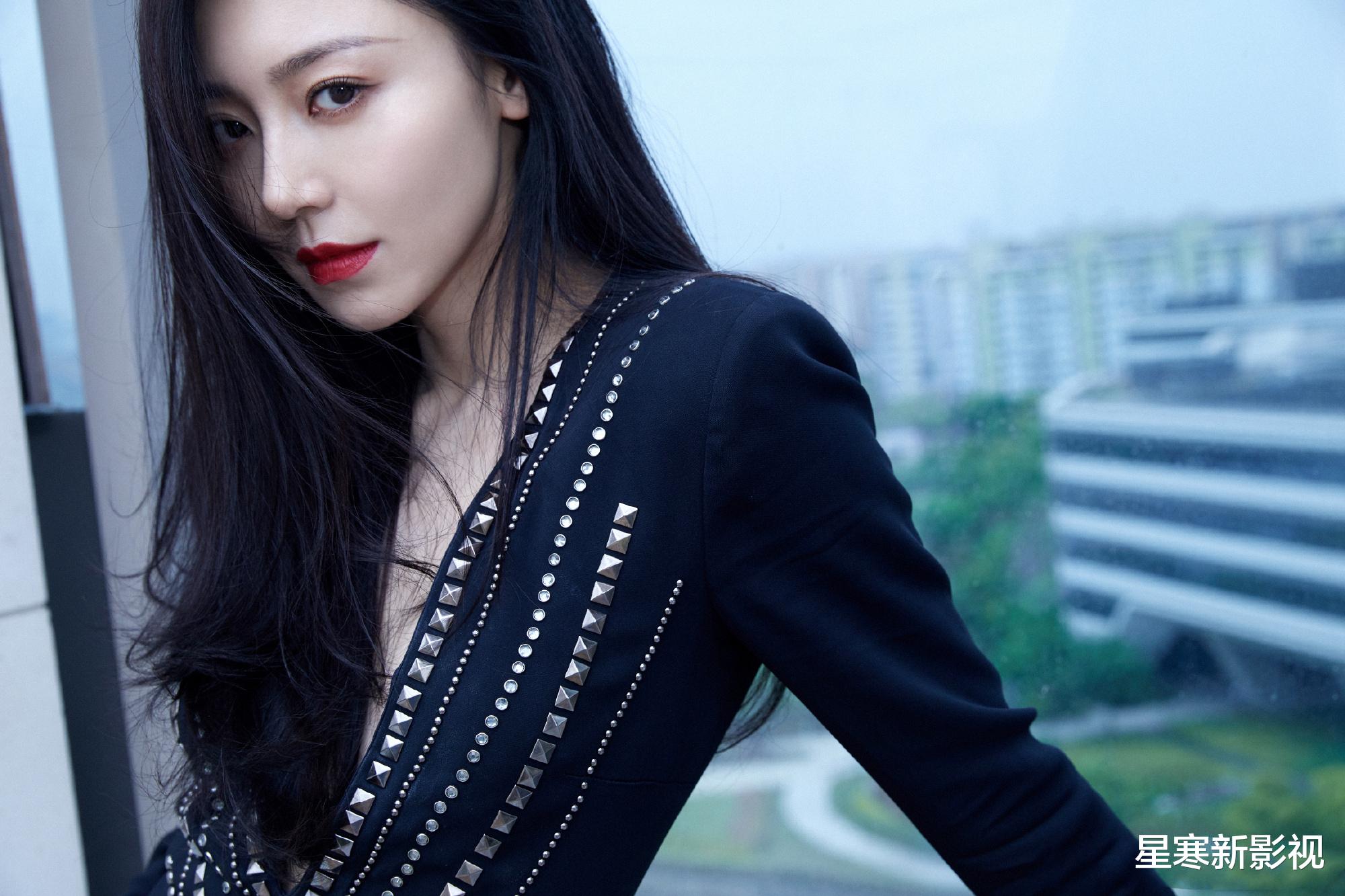 邹元清|出道十年，只有一部女主剧！签约新公司的黄梦莹或迎来“新生”！