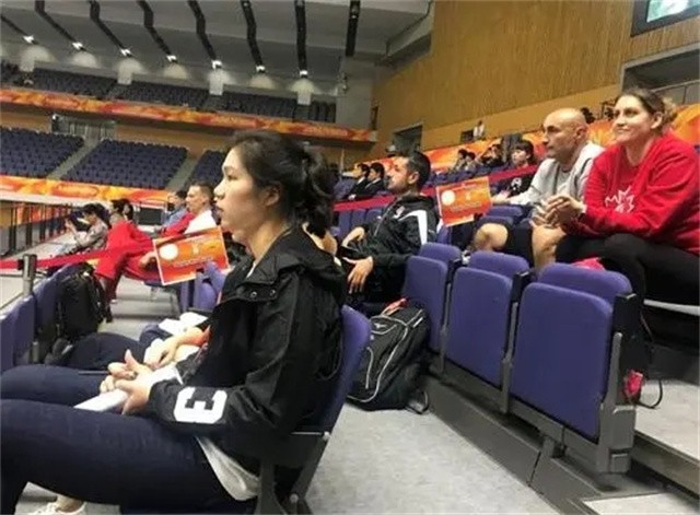 徐云丽|女排副攻徐云丽：母亲\洋飘\7年还债，退役后成为郎平得力助手