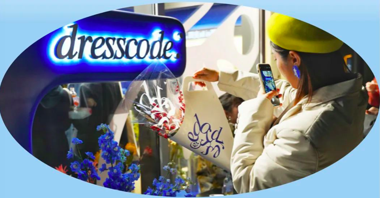 小三|她是要在黑红路上走到底吗？