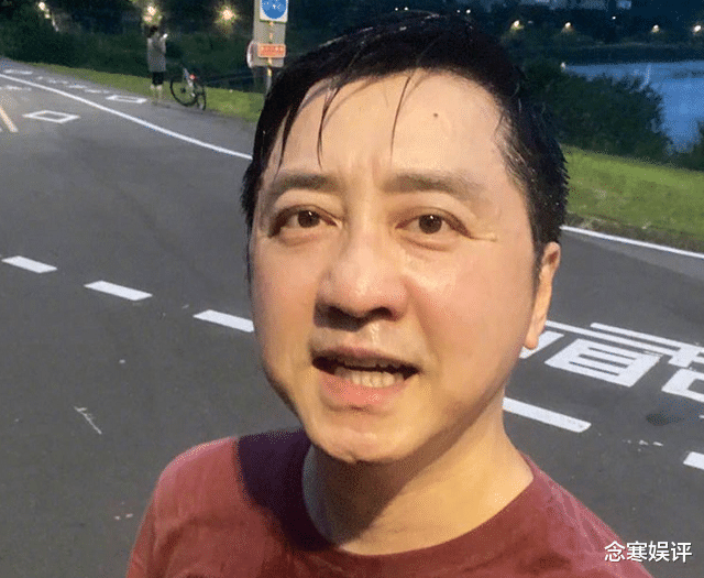 庾澄庆 61岁庾澄庆近照曝光,穿帅气西服喝喜酒,瘦身成功后自夸是大帅哥