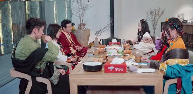 苗苗|苗苗独自痛哭，质疑被妻子团孤立，曾拒绝和郑恺上夫妻综艺