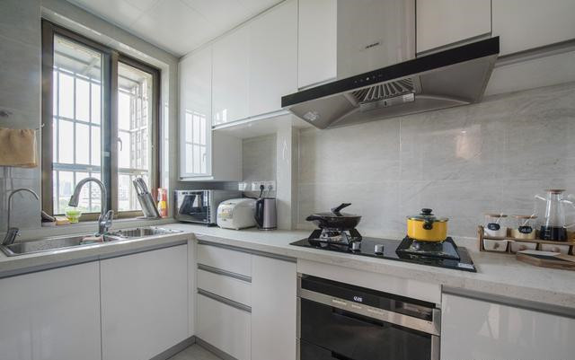 不顾家人反对,老婆坚持用黑白灰装修,看到效果,朋友说我赚了