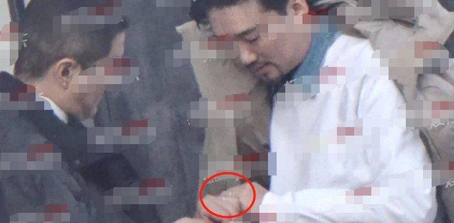 李亚鹏|李亚鹏被曝与女友拍婚纱照,向好友炫耀婚戒,女方扶腰被疑已怀孕