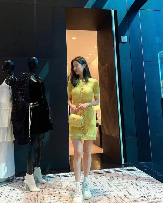 徐玄|比衣架模特，还像模特的少女时代徐贤，31岁忙内的身材依旧保持！