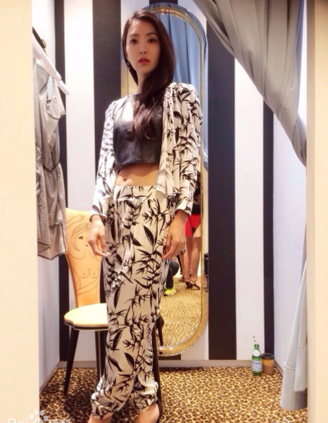 曹格|曹格11岁女儿近照，穿搭前卫浓妆艳抹，曾参加《爸爸去哪儿》综艺