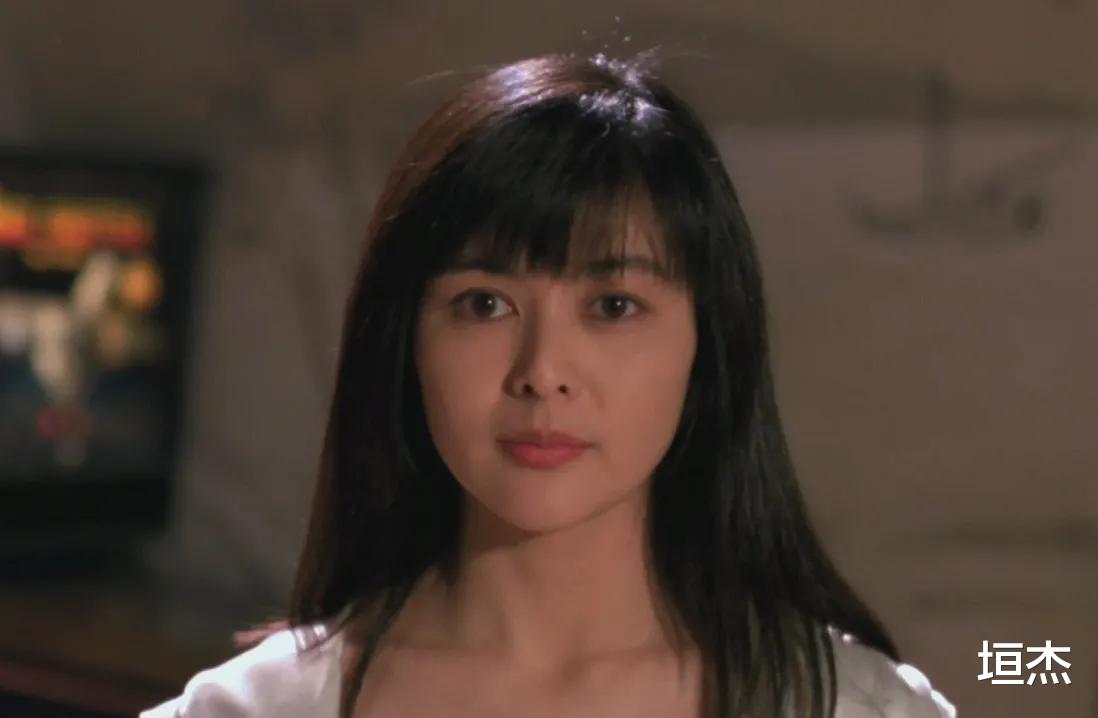 关之琳|3位娱乐圈富婆有多潇洒？关之琳小鲜肉环绕，王薇薇谈“奶孙恋”