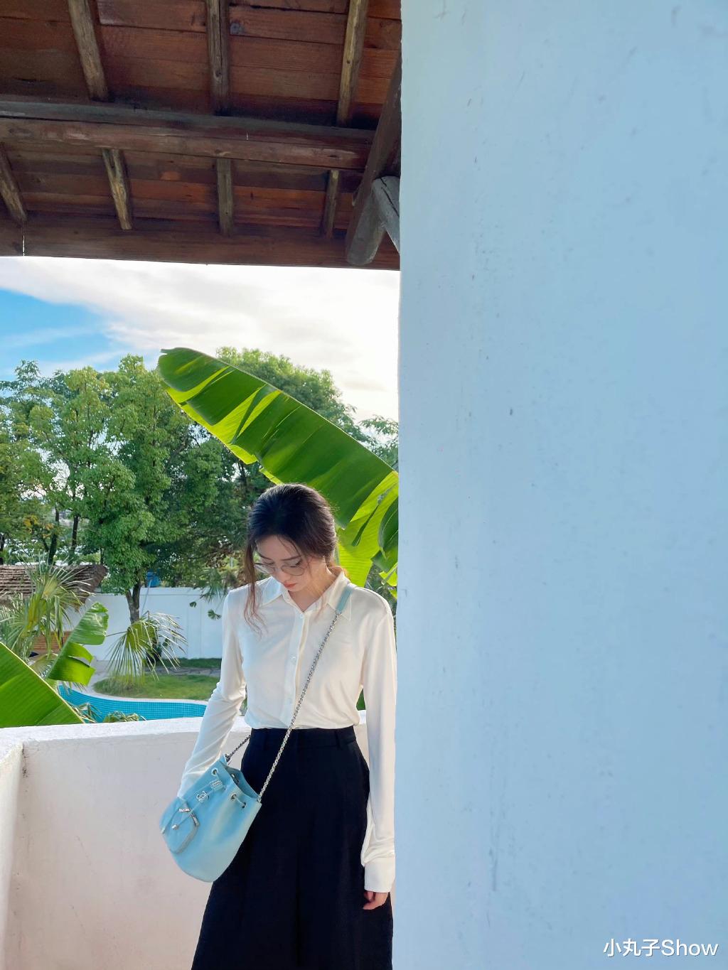 刘诗诗|岁月静好！刘诗诗晒私服美搭六宫格，夕阳映衬下的背影美得不像话