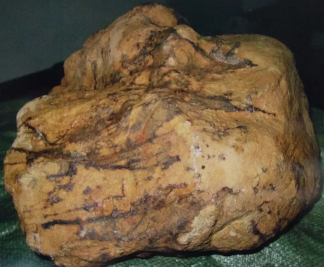 翡翠|翡翠赌石 , 不弄清楚翡翠的“皮、雾、肉”,怎么捡漏?