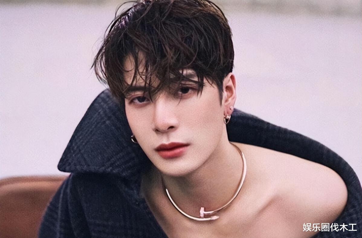 成龙|曝成龙和邓丽君私生子正式相认!奖27亿和1亿基金,被扒合照真的很假