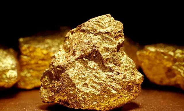 地球有4亿亿吨黄金,人均超500万吨,为何挖金矿却很艰难?
