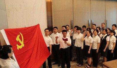 大学生|大学生想入党需要准备什么？过来人给出建议，这2人才是重要人物