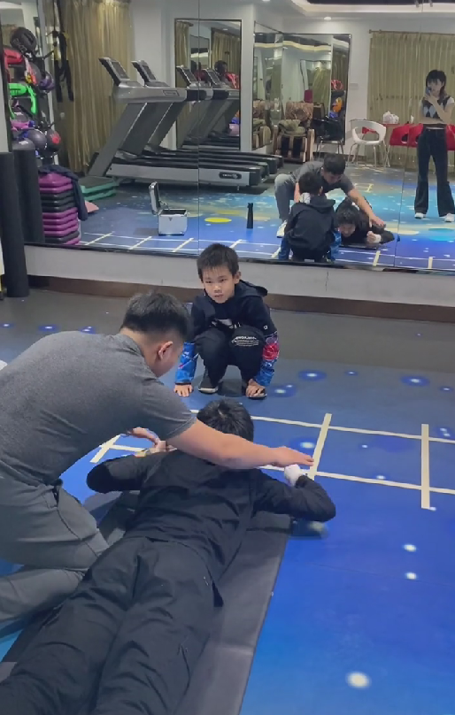 姐姐|姐姐晒孙卓健身日常，一家人贴心陪同，网友：卓宝好幸福