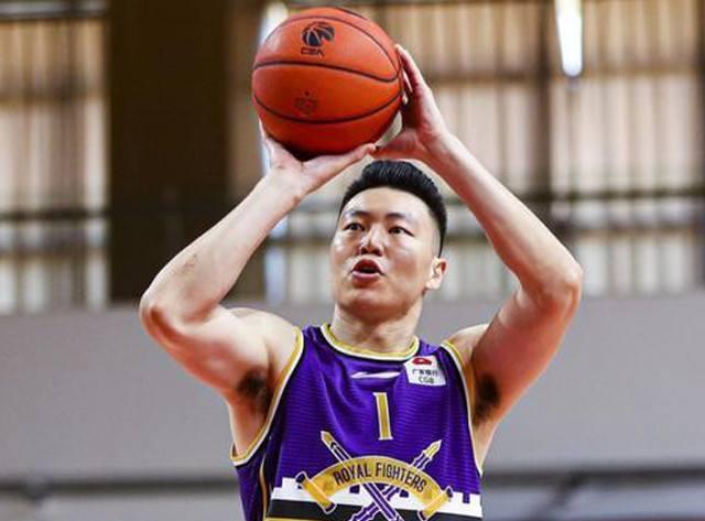 李根|33岁中国男篮名将喜获顶薪大合同，协助球队冲击总冠军，正式签约