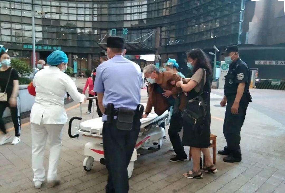 纪实:保安好心送晕老太就医,对方离世后家属索赔49万,法院判了