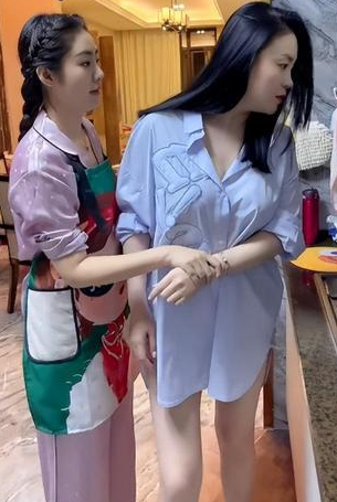 关婷娜|风采依旧！关婷娜与毕畅共享夜宵，好身材仍是焦点