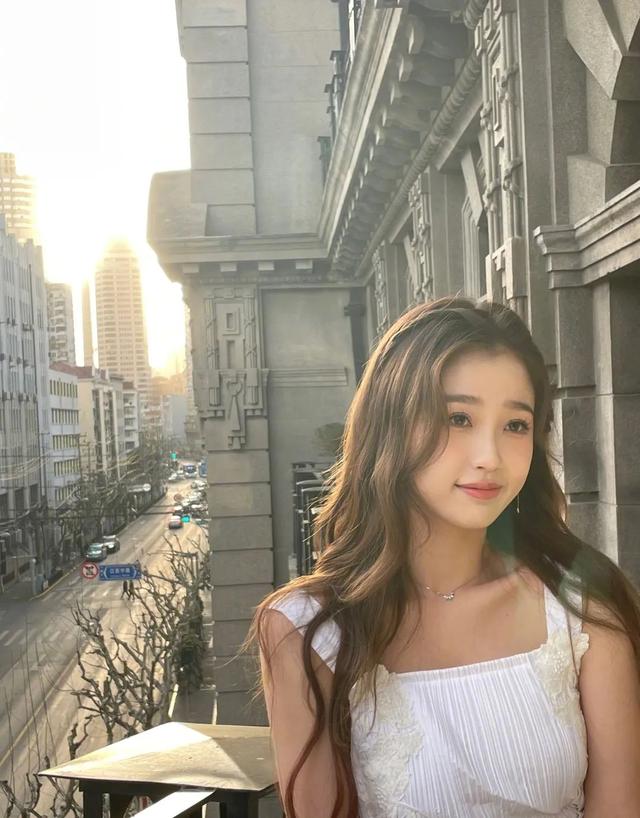 郑欣宜 春日彩色匹配，百变少女闪亮登场