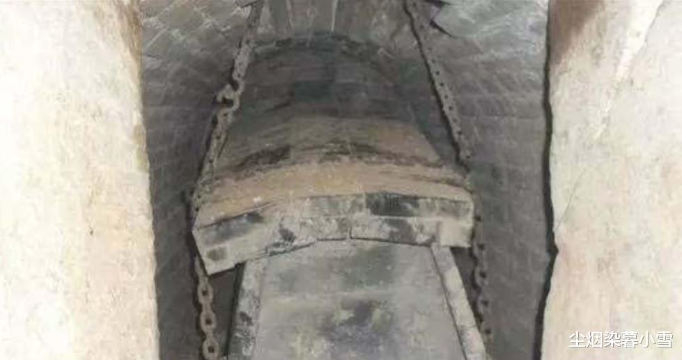陕西佛塔下惊现铁链悬棺，被佛像镇压上百年，墓主究竟是谁？