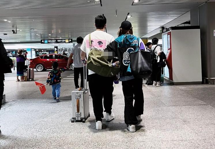 陈赫|陈赫罕见秀恩爱,晒和张子萱同框背影照,前妻许婧仍单身