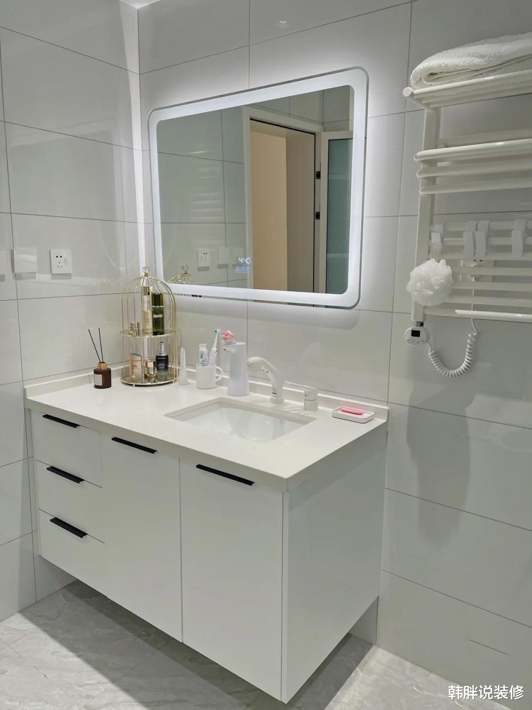 等我以后买房,也要像她家这样装修,大白墙、无主灯,温馨又舒适