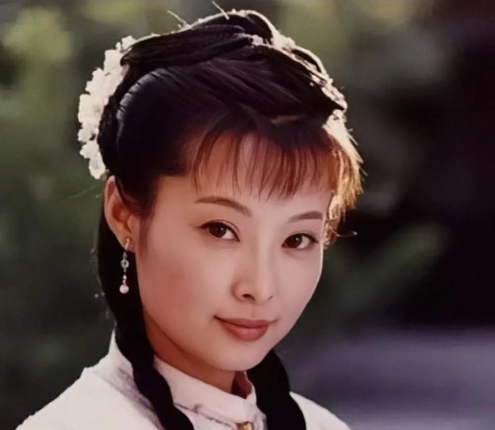 袁立|袁立,一婚演员二嫁富商,如今和小其11岁丈夫相伴没孩子成遗憾