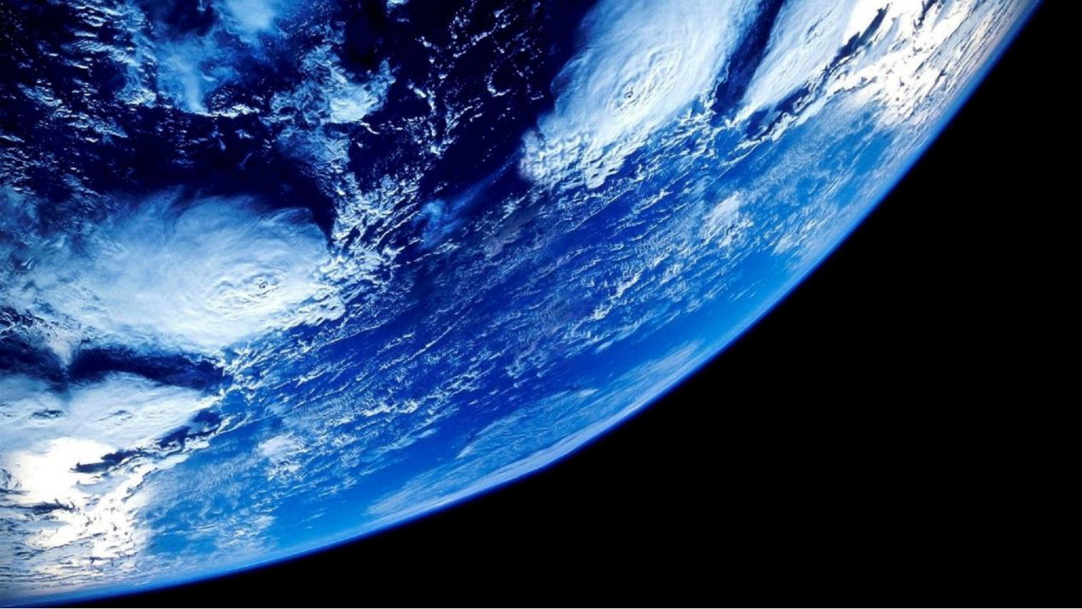 只有在外太空才能看见地球是圆的吗?多远可以看到完整的地球?