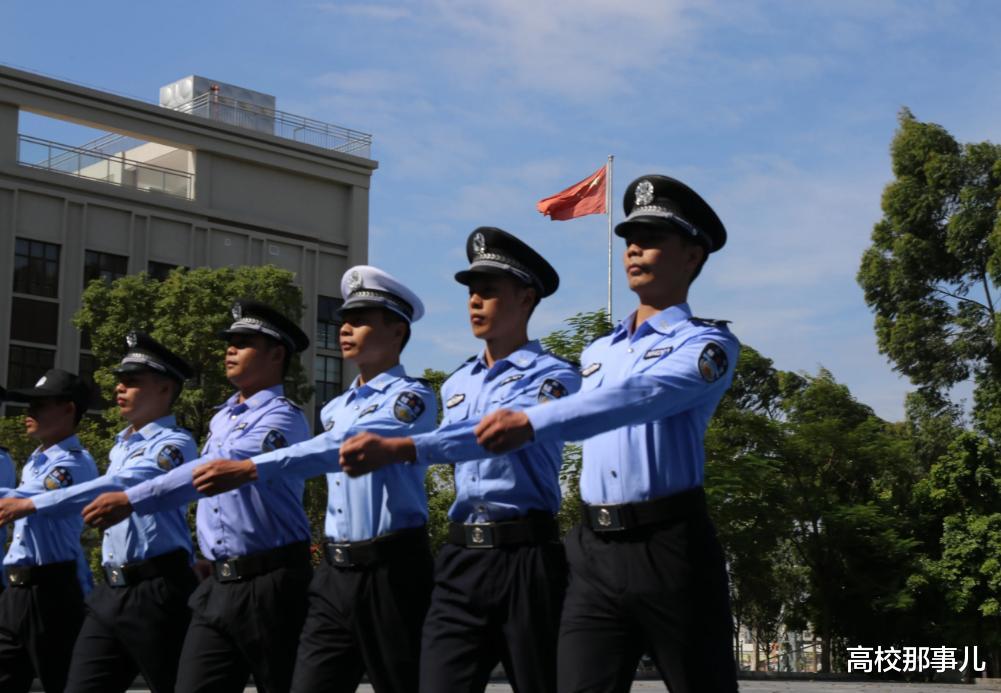 教师|“处境尴尬”的三大职业,工作体面却没有钱,部分教师也榜上有名