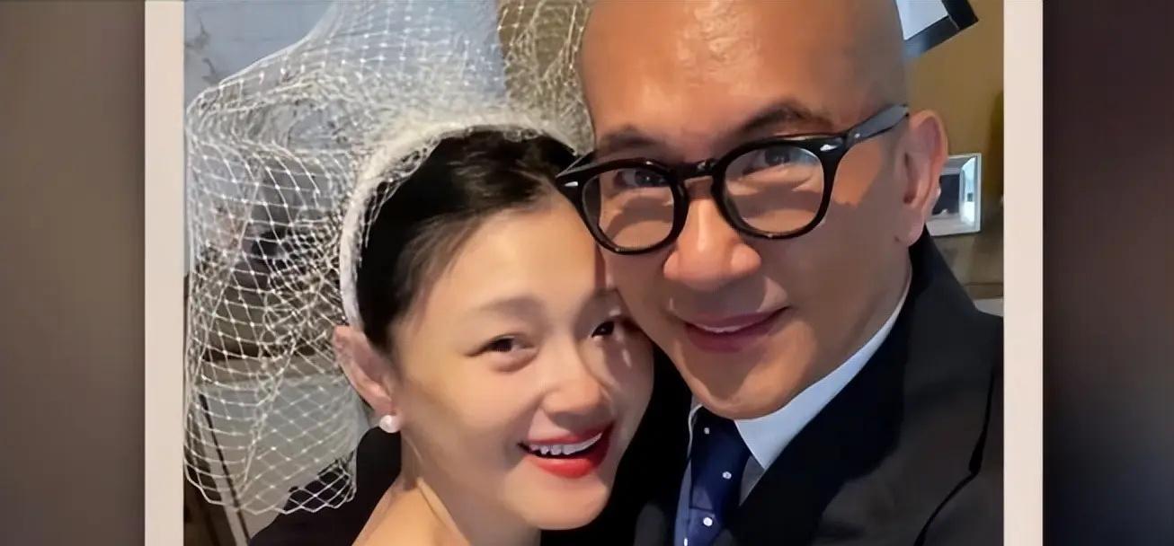 小S|小S丈夫许雅钧疑似现身酒吧，跟美女搭手臂，网友：也要婚变？