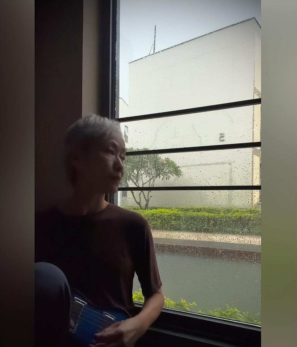 叶童|叶童自嘲未老先衰，身材瘦骨嶙峋白发又不染，正视老态心态淡然