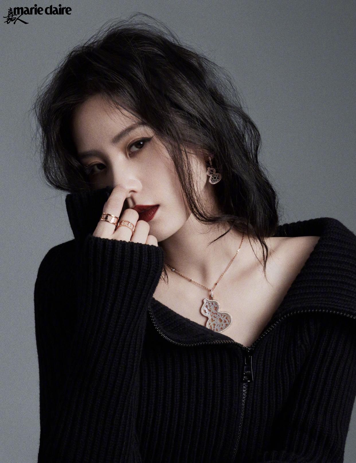 杨幂|刘诗诗登《嘉人》封面走“暗黑”路线，和杨幂撞型又撞脸