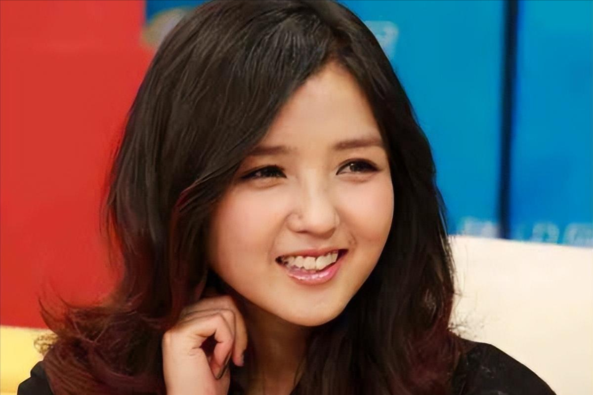 何洁|何洁:养活4娃压力大,连保姆都请不起,她还能保住千万豪宅吗?