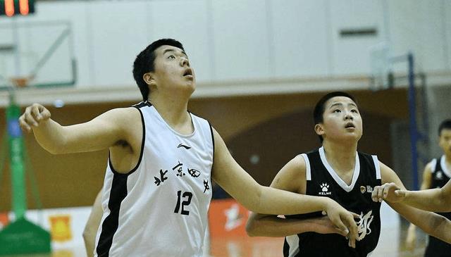 王治郅|260斤！CBA王治郅儿子年满18岁，天赋出众本可成小韩德君不自律