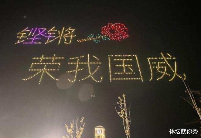 赵丽娜|女足24人将亮相元宵晚会！合唱铿锵玫瑰，张琳艳C位，王霜声最大