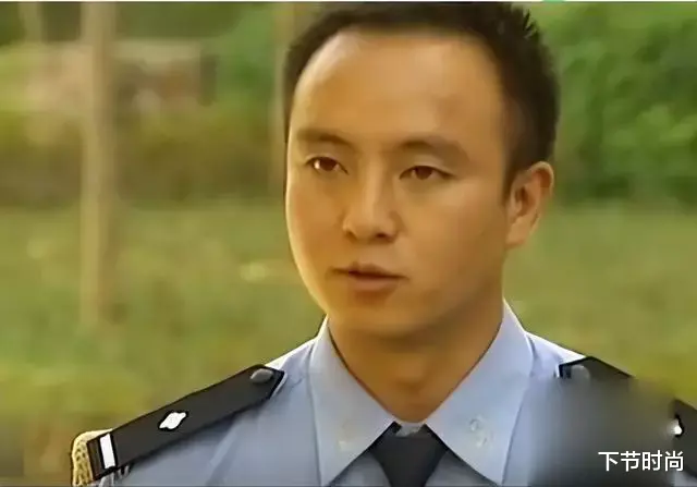 男子与两任女友共处一室,为传宗接代日夜奋斗,一天三人云雨八次
