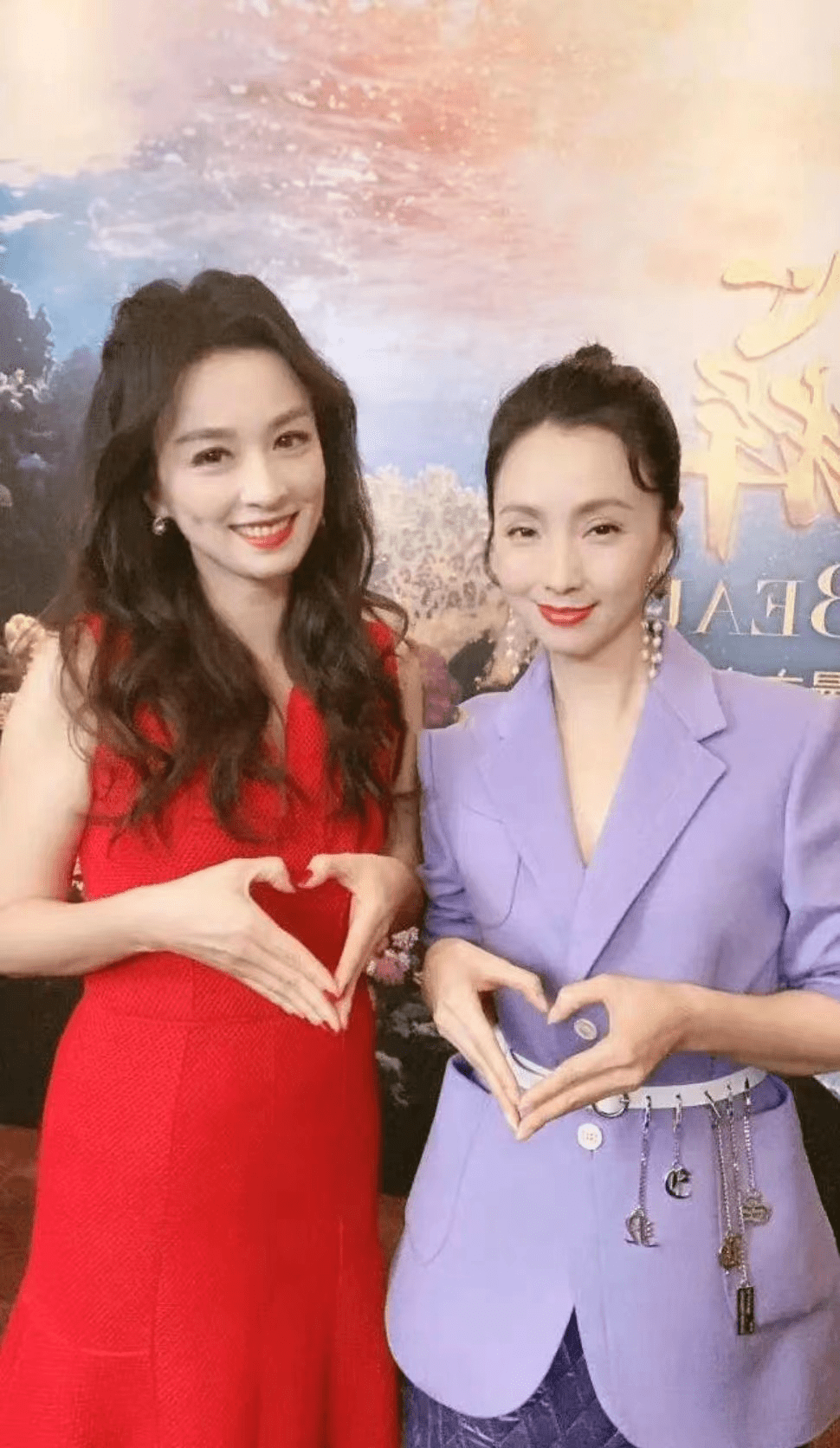 徐峥|50岁徐峥居家隔离浮肿憔悴状态差，和陶虹无互动疑避嫌，夫妻真大难临头各自飞