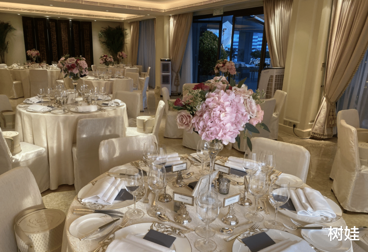 陈炜|48岁陈炜二婚嫁医生男友,低调办50人婚宴,穿百万婚纱示人显贵气