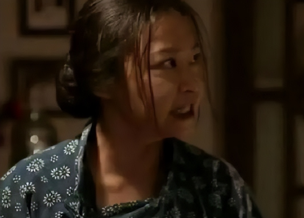 父母爱情|父母爱情:王秀娥总是敞着领口,不穿好衣服,这代表什么呢?