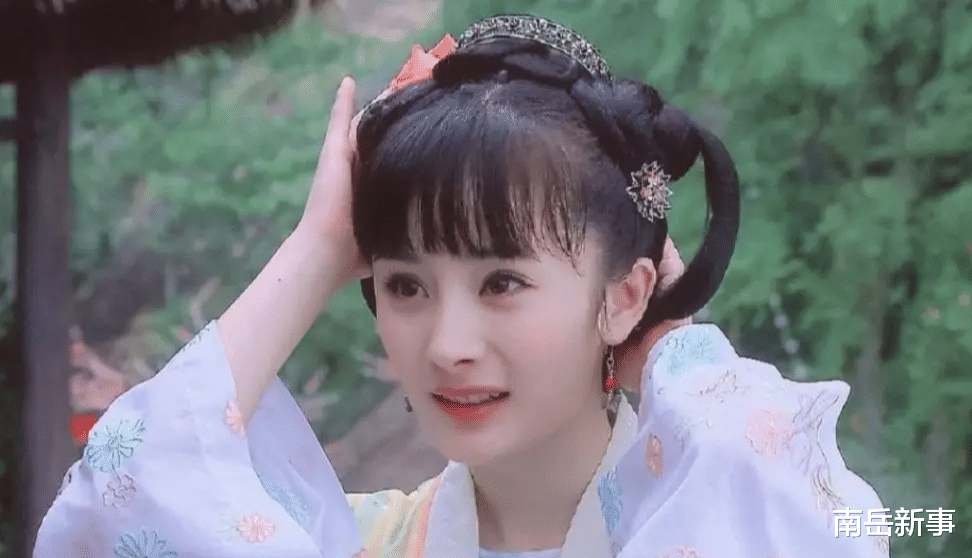 但杨幂产后发际线明显变高了,让其颜值也有了下滑.