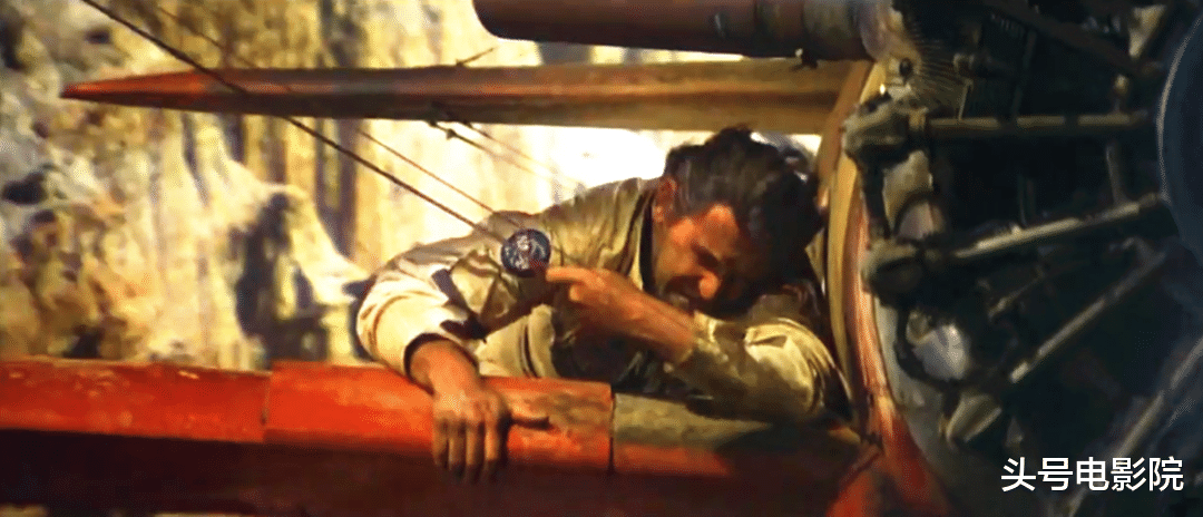 碟中谍7|太猛了!60岁阿汤哥站在飞机上宣传《碟中谍7》,导演提醒没油了