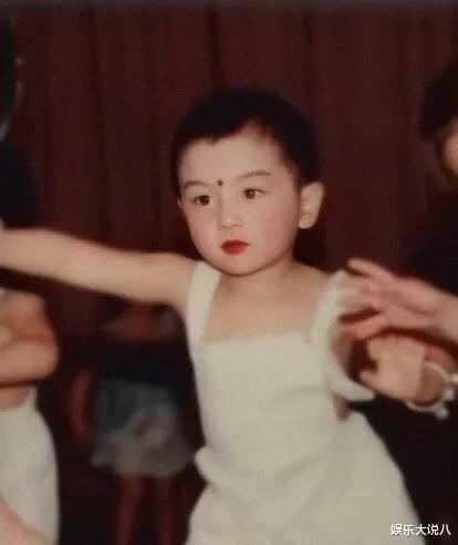 陈妍希|38岁陈妍希没工作居家练瑜伽，S身材曲线好吸睛，方脸变鹅蛋脸美炸了