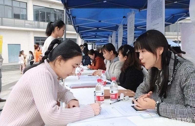 求职|2022届毕业生找工作难不难?211学生哭诉:没想过能这么卷