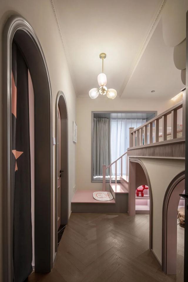 437㎡现代轻奢，玻璃屋顶引入自然光，定制儿童房很有童趣感