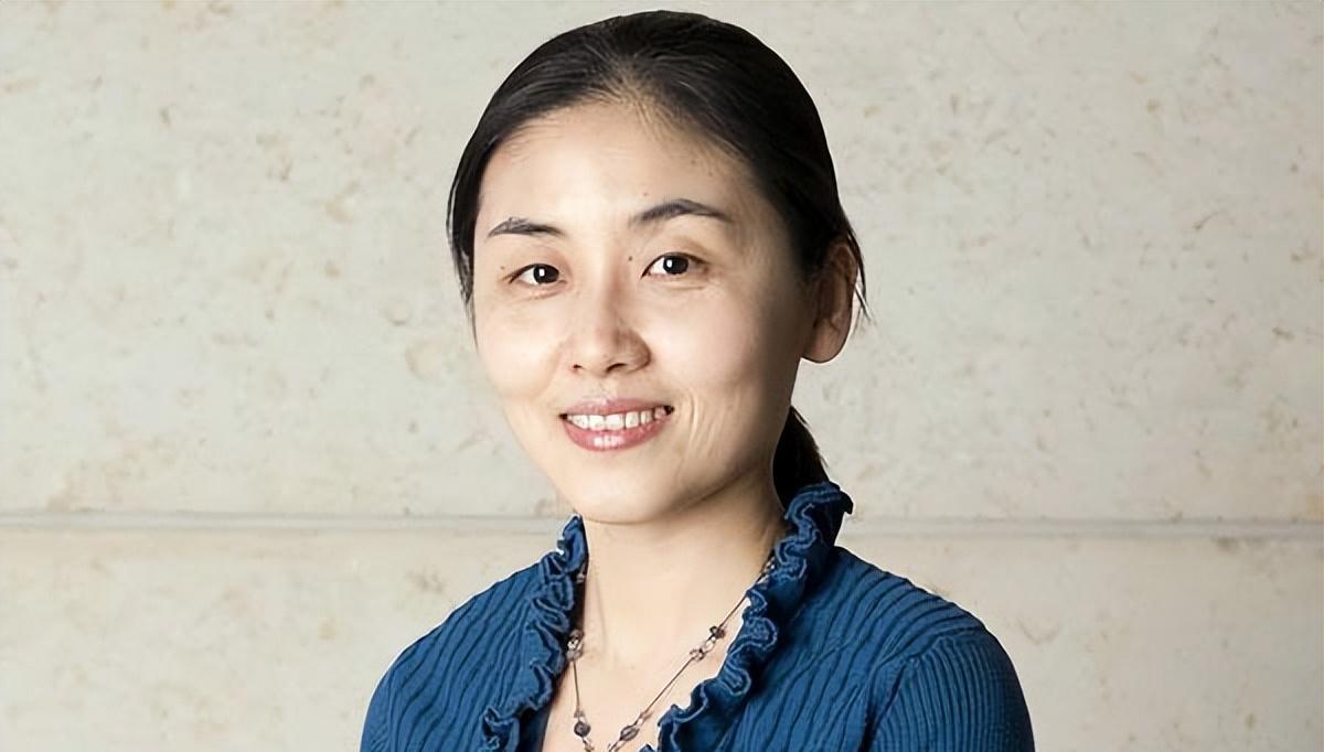 颜宁当选美国两院院士,曾是清华最年轻的博导,被骂叛国却不后悔