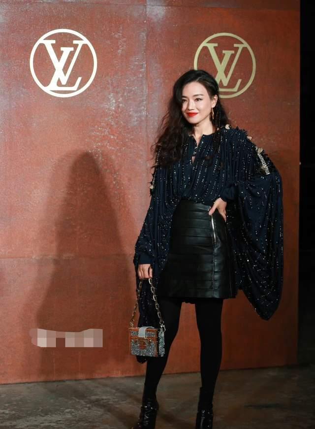 lv LV大秀！三代谋女郎同场，周冬雨章子怡翻车，舒淇钟楚曦用力过猛