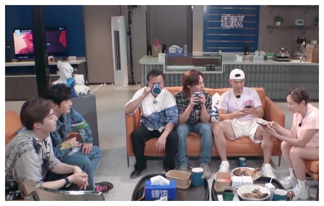 章若楠|芒果台太牛了!事实证明:留下黄晓明,选择章若楠,是明智的决定