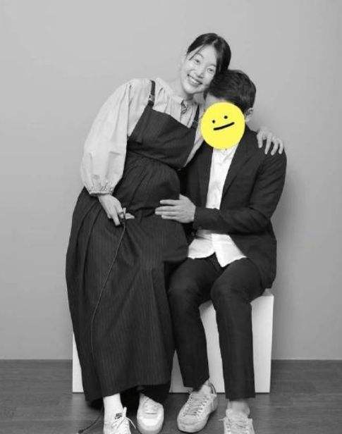 韩智慧|韩智慧首次公开女儿近照 五官神似妈妈超可爱 检察官丈夫陪其育儿