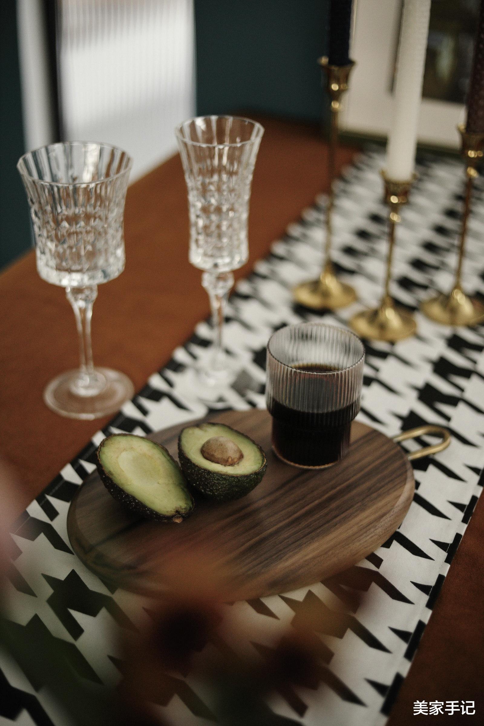 南京发现一户人家的装修，效果那叫一个高级，拍照给大伙瞅瞅，超羡慕