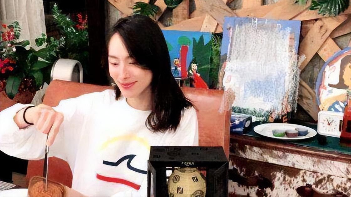 梁洛施|梁洛施高调晒出美术作品，豪宅内景显奢华！