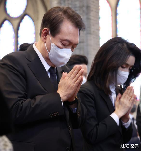 尹锡悦|韩国第一夫人淡妆惊艳，49岁依然风韵犹存，果然岁月从不败美人