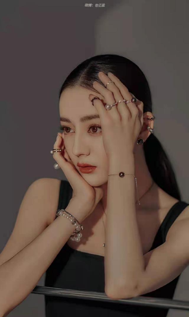 迪丽热巴|群星为高三学子加油：肖战录视频显诚意，热巴晒火锅图送鸿运